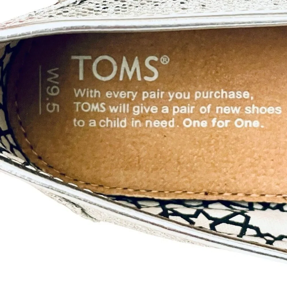 NWT Gorgeous TOMS 9.5 Silver Glitter Sparkly Alpargatas Flat Loafers Comfy Shoes